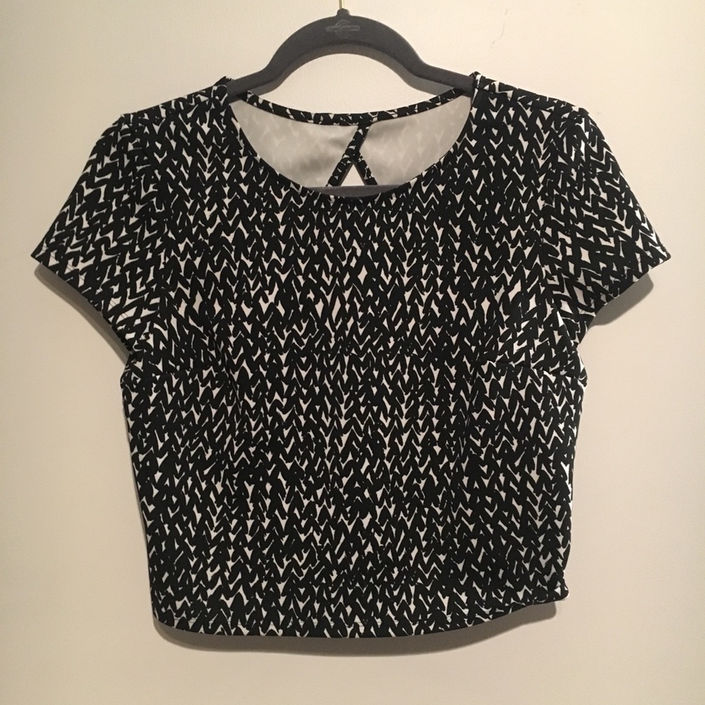 Blanca and white Patterned cropped top